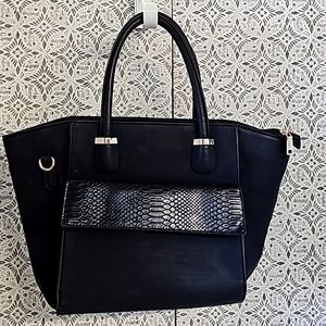 Studio Collection black zippered vegan leather purse front compartment